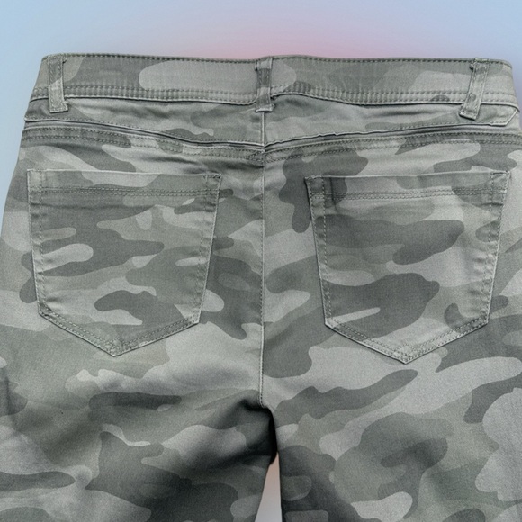 DEMOCRACY Women’s 4 Gray Camouflage Skinny Jeans - Picture 3 of 3